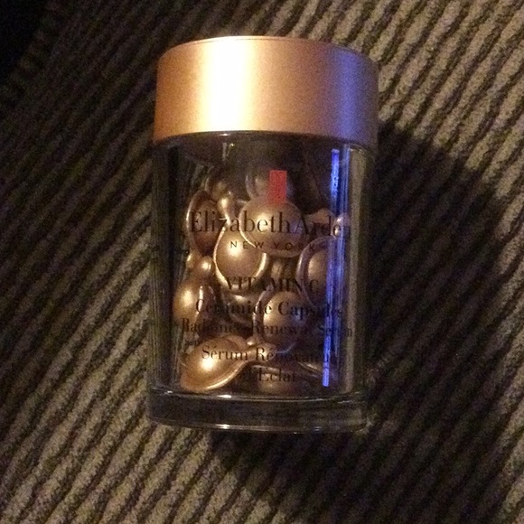 ELIZABETH ARDEN VitaminC Ceramide 30 Capsules Radiance Renewal Serum 0.47 FL OZ - Picture 2 of 3